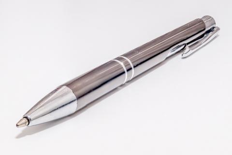 Pen. The Bengali for "pen" is "কলম".