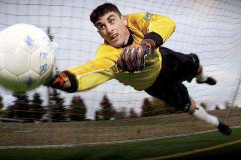 Goalkeeper. The Bengali for "goalkeeper" is "গোলরক্ষক".