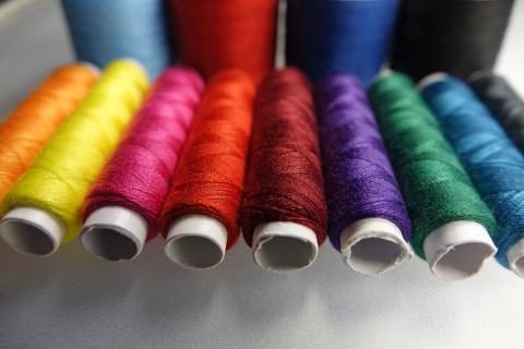 Thread. The Bengali for "thread" is "সূত্র".