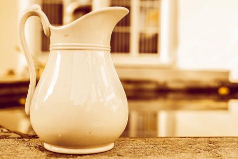 Jug. The Bengali for "jug" is "জগ". Jug. The Bengali for "jug" is "জগ".