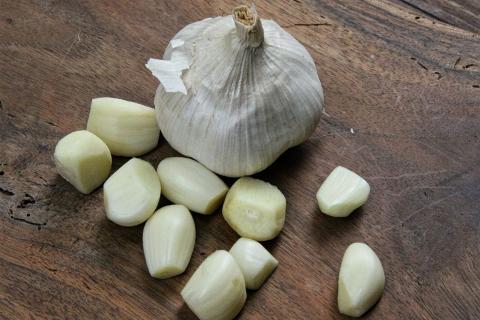 Garlic. The Croatian for "garlic" is "češnjak".