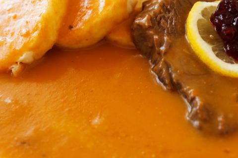 Sauce. The Croatian for "sauce" is "umakom".