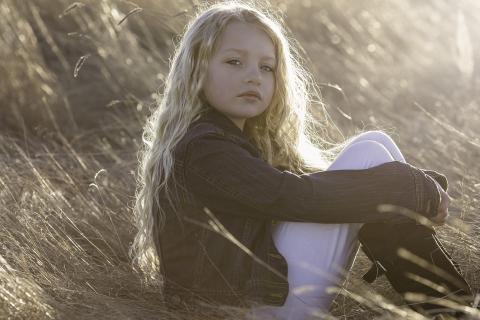 Girl. The Czech for "girl" is "dívka".