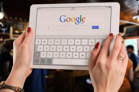 Tablet. The Czech for "tablet" is "tableta".