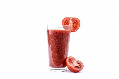 Tomato juice. The Dutch for "tomato juice" is "tomatensap".