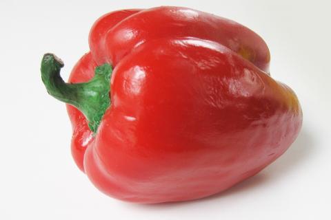 Pepper (British); bell pepper (American). The Dutch for "pepper (British); bell pepper (American)" is "paprika".