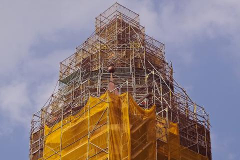 The scaffolding. The Dutch for "the scaffolding" is "de stelling".