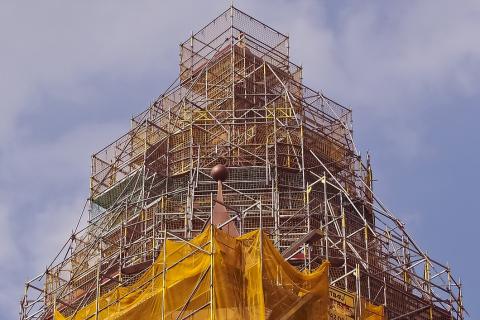 Scaffolding. The Dutch for "scaffolding" is "stelling".