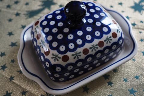 Butter dish. The Dutch for "butter dish" is "botervloot".