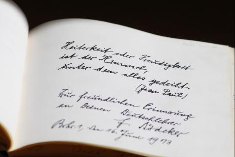 Poem. The Dutch for "poem" is "gedicht". Poem. The Dutch for "poem" is "gedicht".