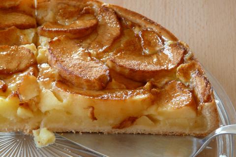 Apple pie. The Dutch for "apple pie" is "appeltaart".