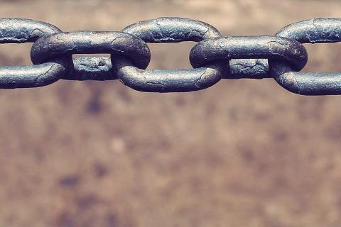 Chain. The Dutch for "chain" is "keten". Chain. The Dutch for "chain" is "keten".