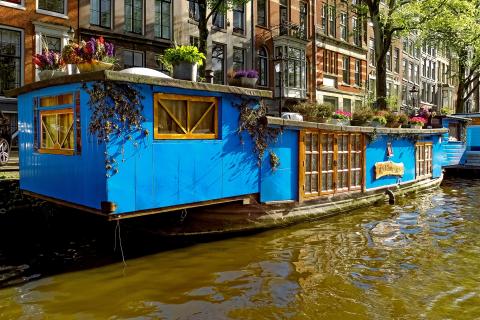 House boat. The Dutch for "house boat" is "woonboot".