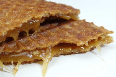 Syrup waffle. The Dutch for "syrup waffle" is "stroopwafel".