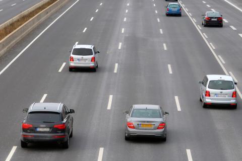 The traffic. The Dutch for "the traffic" is "het verkeer".