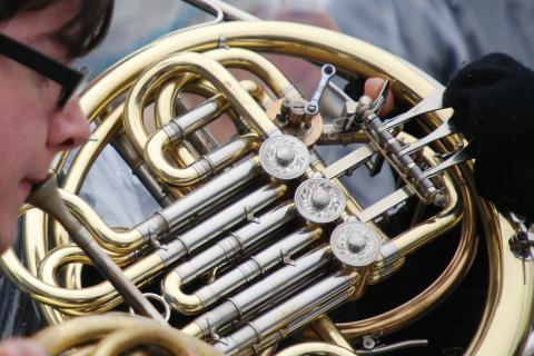 French horn. The Dutch for "French horn" is "hoorn".