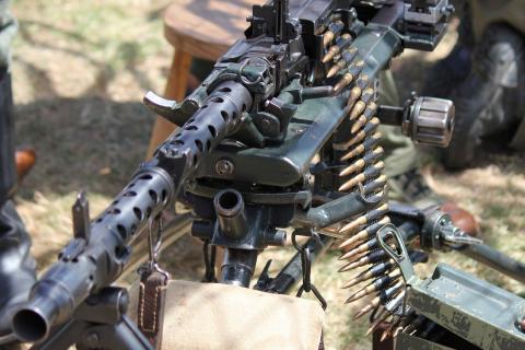 Machine gun. The Dutch for "machine gun" is "machinegeweer". Machine gun. The Dutch for "machine gun" is "machinegeweer".