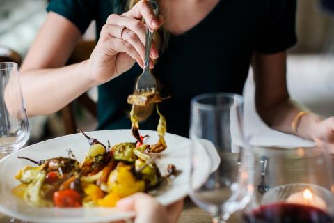 To eat. The Dutch for "to eat" is "te eten". To eat. The Dutch for "to eat" is "te eten".