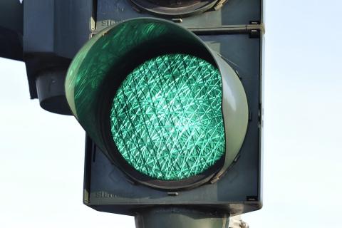 Green light. The Dutch for "green light" is "groen licht".