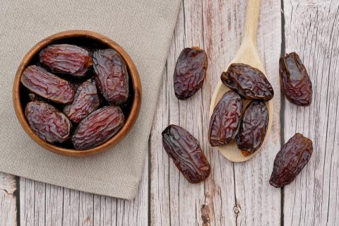 Dates. The Dutch for "dates" is "dadels". Dates. The Dutch for "dates" is "dadels".