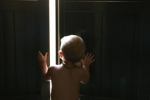 To open. The Dutch for "to open" is "te openen".