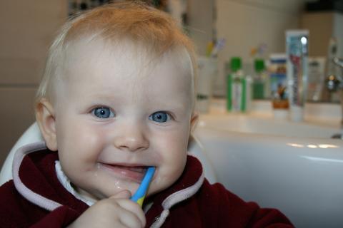 To brush one’s teeth. The French for "to brush one’s teeth" is "se brosser les dents".