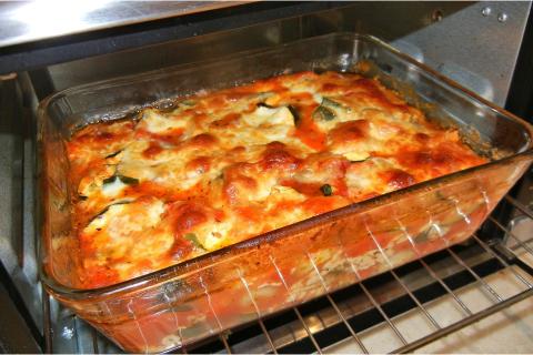 I love baked cheese-topped courgettes!. The French for "I love baked cheese-topped courgettes!" is "J’adore le gratin de courgettes !".