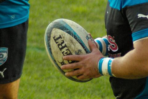 A rugby ball. The French for "a rugby ball" is "un ballon de rugby".