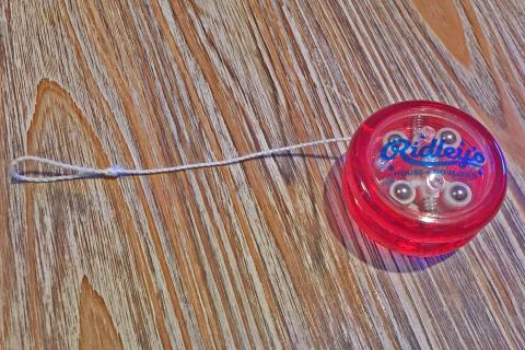 A yo-yo. The French for "a yo-yo" is "un yo-yo".