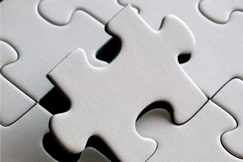 A puzzle piece. The French for "a puzzle piece" is "une pièce de puzzle".
