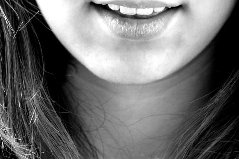 A chin. The French for "a chin" is "un menton".