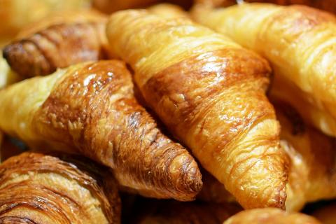 The croissants. The French for "the croissants" is "les croissants".
