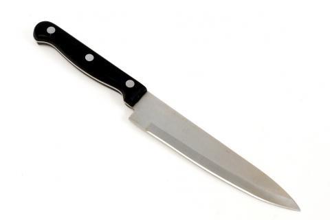 A knife. The French for "a knife" is "un couteau".