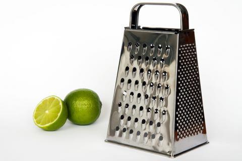 Grater. The French for "grater" is "râpe".