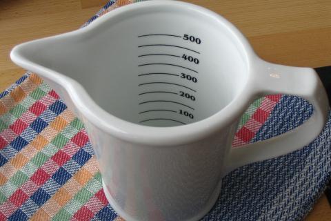 Measuring cup. The French for "measuring cup" is "tasse à mesurer".