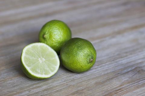 Lime. The French for "lime" is "citron vert".
