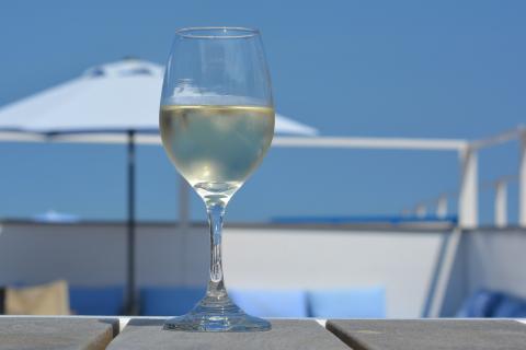 White wine. The French for "white wine" is "vin blanc".