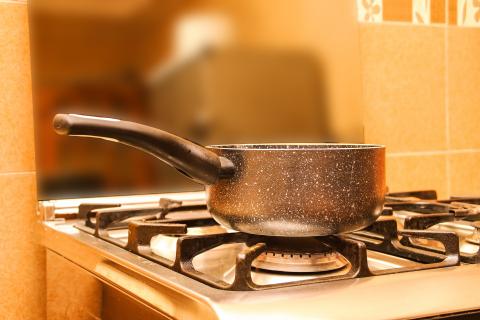 Saucepan. The French for "saucepan" is "casserole".