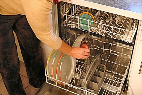 Dishwasher. The French for "dishwasher" is "lave-vaisselle".