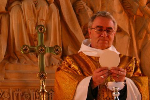 Priest. The French for "priest" is "prêtre".