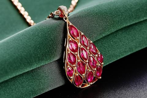 Rubies. The French for "rubies" is "rubis".