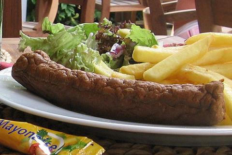 Dutch sausage. The French for "Dutch sausage" is "saucisse hollandaise".