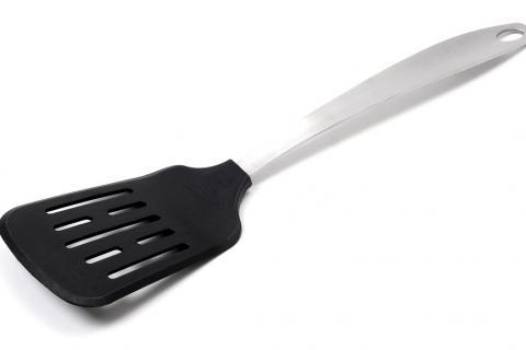 Spatula. The German for "spatula" is "Spatel".