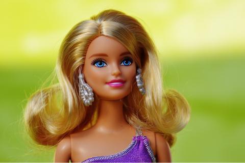 A Barbie. The German for "a Barbie" is "ein Barbie".