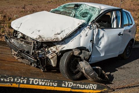 Wreck. The Greek for "wreck" is "ναυάγιο".