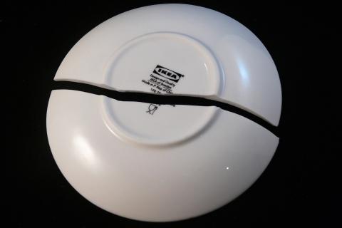 Broken. The Greek for "broken" is "σπασμένος".