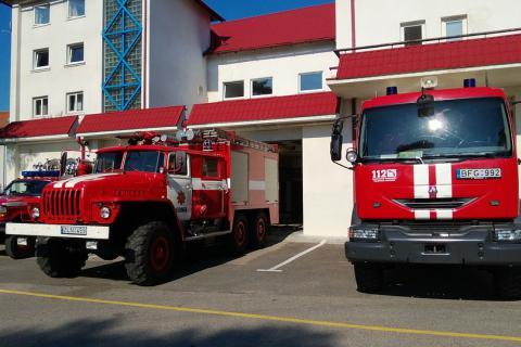 Fire station. The Greek for "fire station" is "πυροσβεστικός σταθμός".