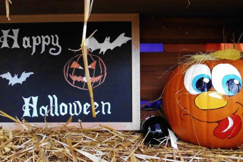 Halloween. The Greek for "Halloween" is "31 Οκτώβρη".