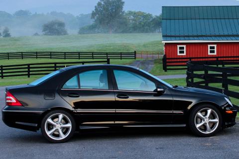 Cars. The Hindi for "cars" is "कारें".
