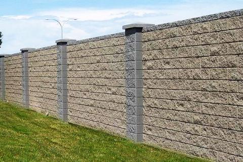 Block. The Italian for "block" is "bloccare".